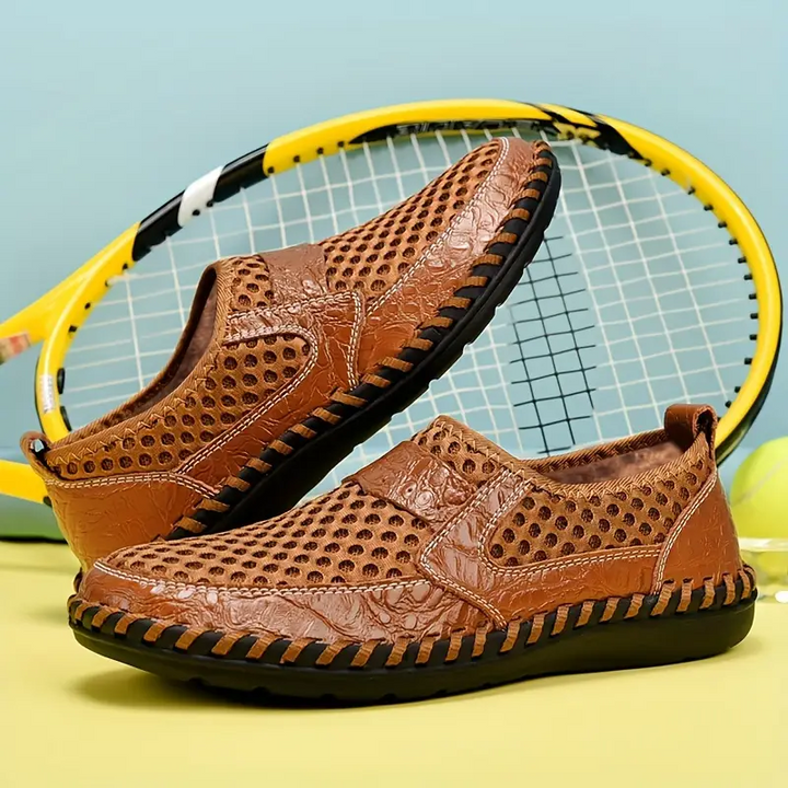 Bequeme Herren Slipper mit weiter Passform, atmungsaktiv, ideal für Freizeit & Reisen.