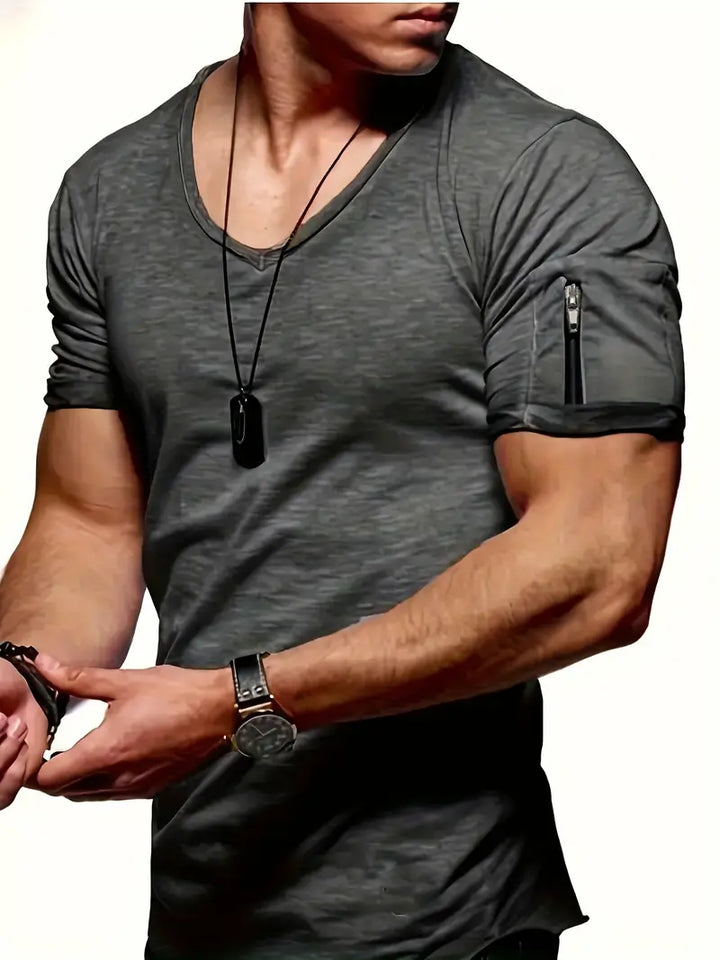Schlichtes Herren V-Ausschnitt T-Shirt von hinten, bequemes Basic für moderne Männer.