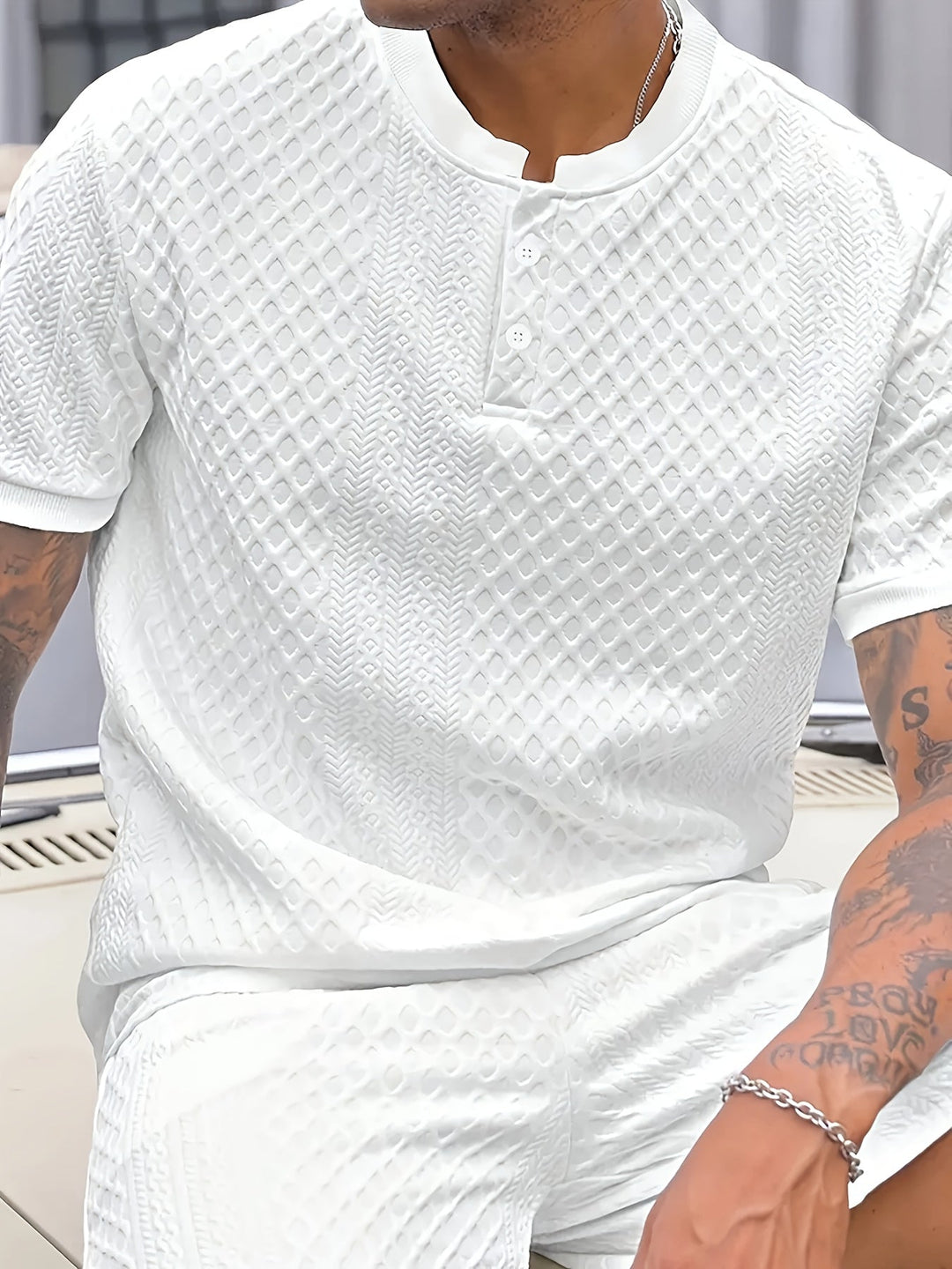 Herren Set: Lässiges Kurzarm T-Shirt & Shorts für den Sommer. Perfektes Freizeit-Outfit.