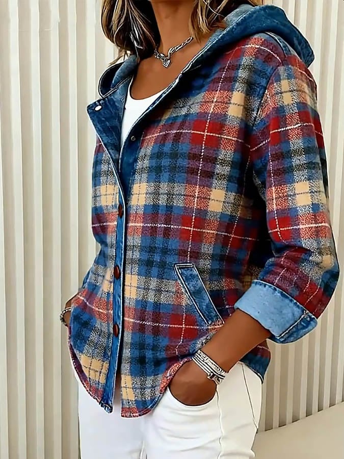 Trendige Damen Kapuzenjacke im Karo-Design mit praktischem Knopfverschluss. Vielseitige Freizeitjacke für Damenmode.