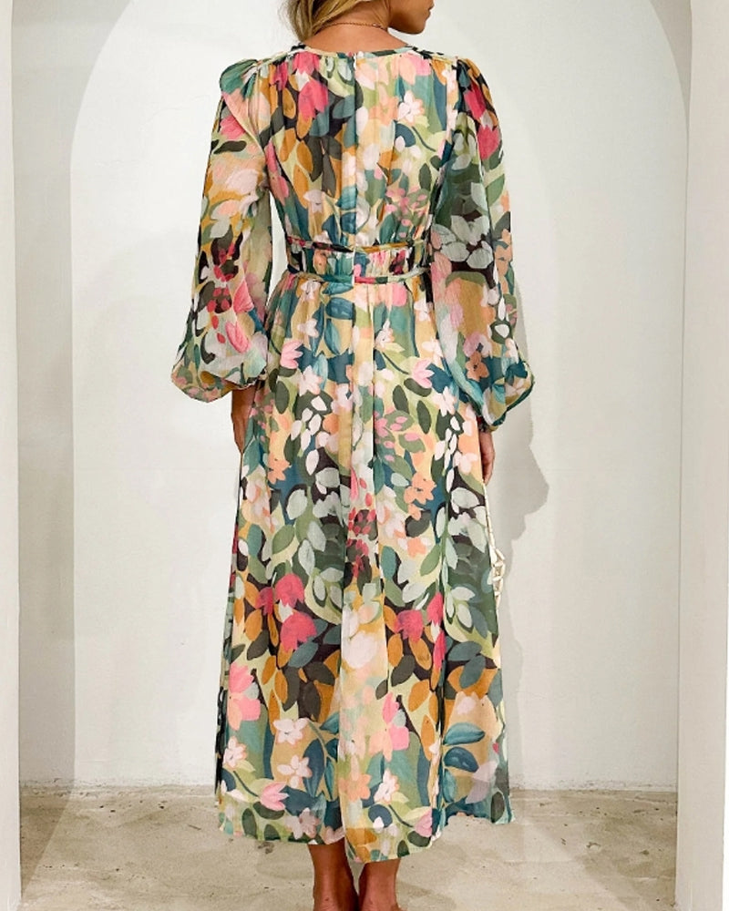 Leichtes Damen Blumenkleid für Frühling und Sommer; elegantes Freizeitkleid mit schickem floralem Design.