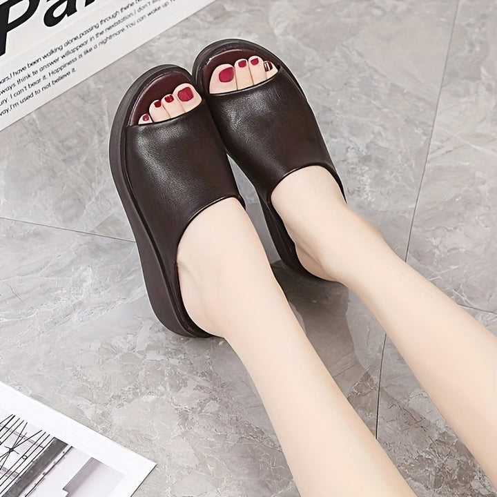 Modische Sommerschuhe: Elegante Damen Plateau-Sandalen mit offener Zehenpartie. Perfekt als Freizeitschuhe.