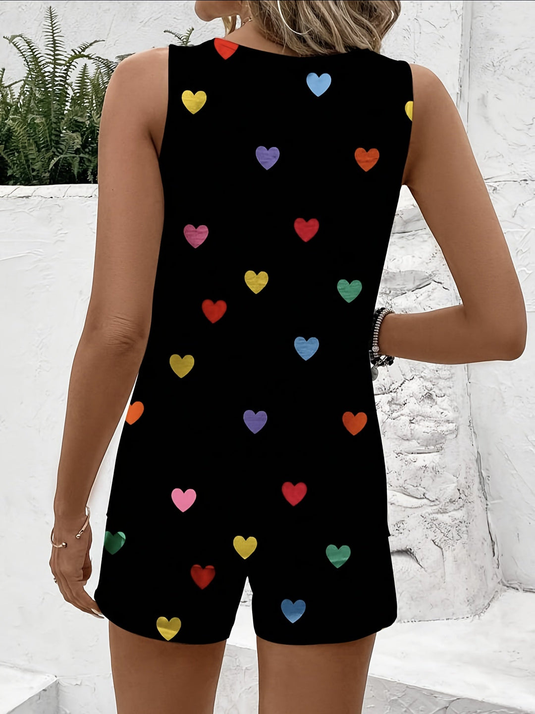 Entspannende Damen Nachtwäsche: grünes Pyjama Set mit kurzen Shorts für heiße Sommernächte.