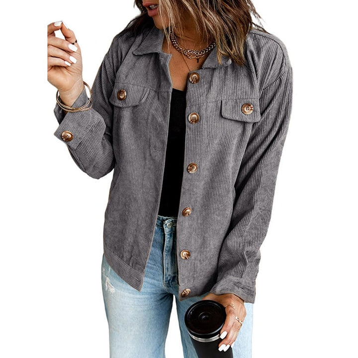Hemdenjacke für Damen in elegantem Design, ideal für kalte Tage.