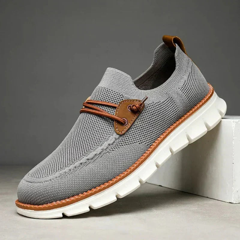 Bequeme Herren Slip-On Slipper für Freizeit und Sommer. Leichte, atmungsaktive Loafer für stilvollen Alltag.