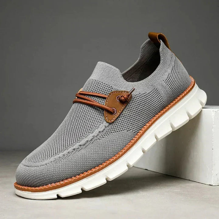 Bequeme Herren Slip-On Slipper für Freizeit und Sommer. Leichte, atmungsaktive Loafer für stilvollen Alltag.