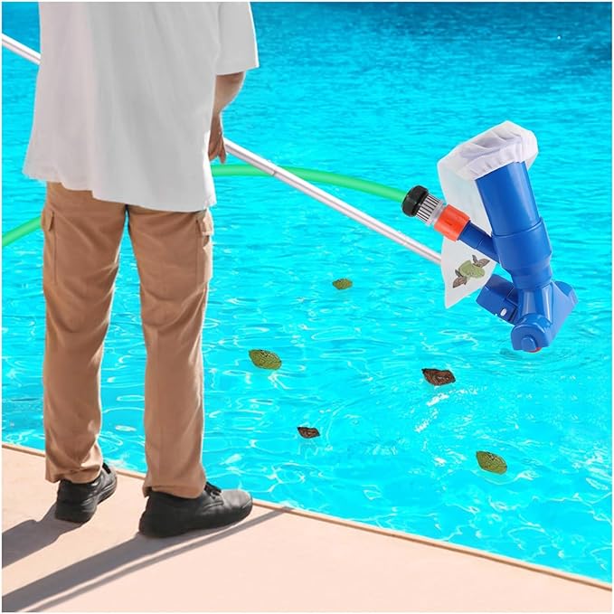 Manueller Poolreiniger TIDYPOOL, kinderleicht an den Gartenschlauch anzuschließen für die Teichreinigung.