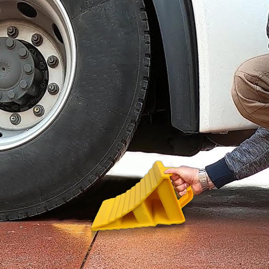 Stapelbare Griptura Radkeile für LKW & Auto. Rutschfest und kompakt für einfache Lagerung & Transport. Zubehör.