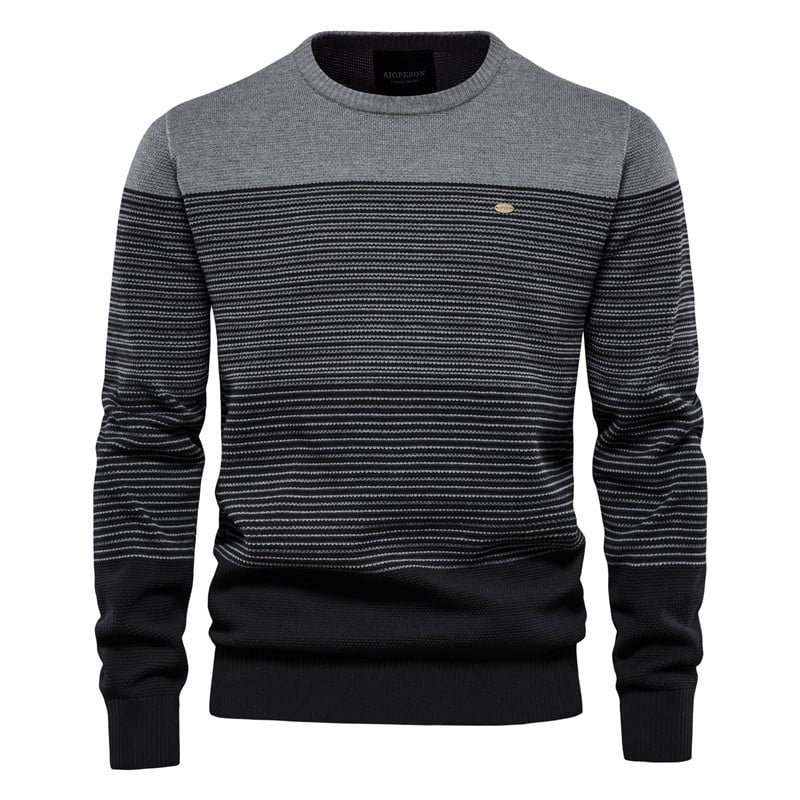 Herren Rundhals-Pullover in schmaler Passform, ideal für moderne Herrenmode und eleganten Freizeitlook.