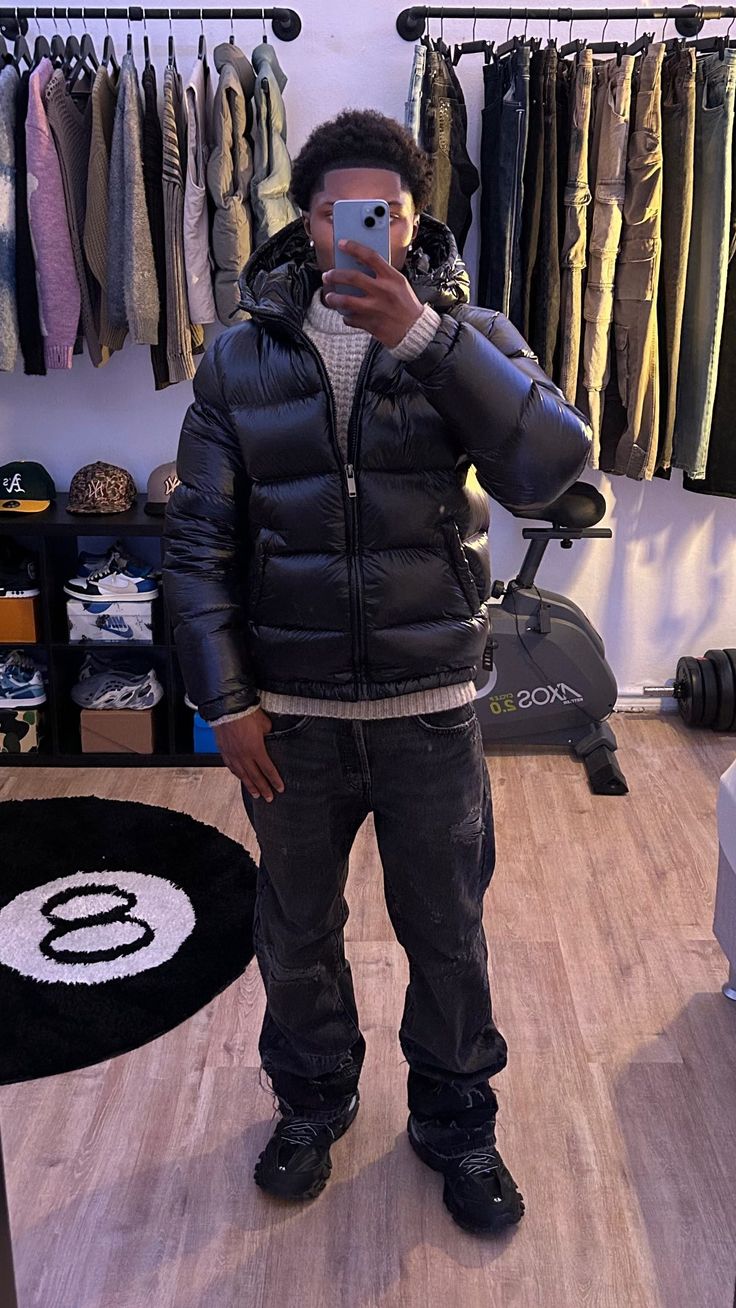 Robuste Herren Steppjacke mit Kapuze, perfekt als Winter- & Freizeitjacke für Männer bei Frost.