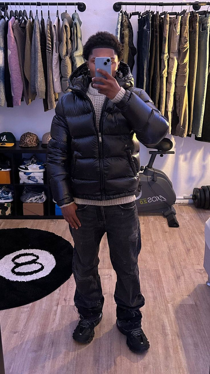 Robuste Herren Steppjacke mit Kapuze, perfekt als Winter- & Freizeitjacke für Männer bei Frost.