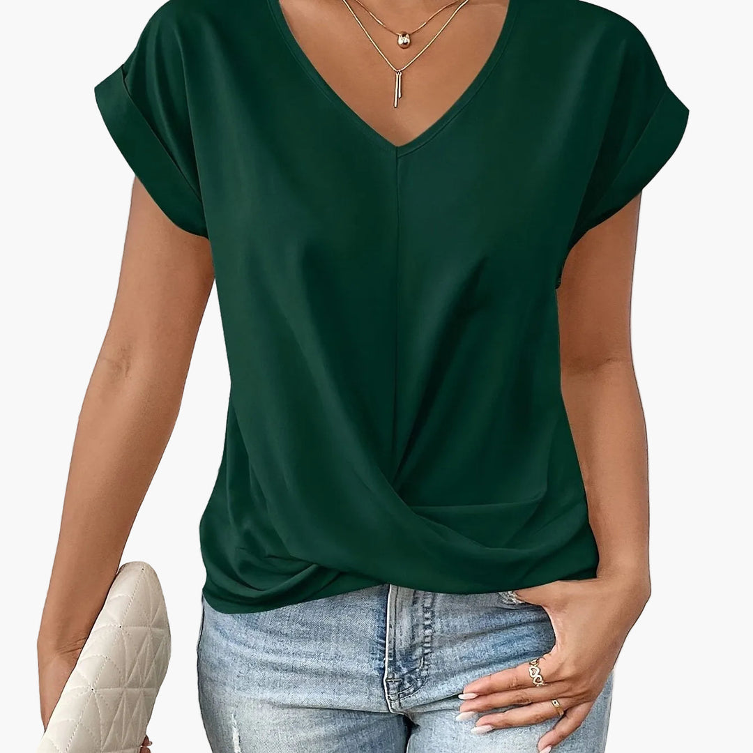 Stilvolle Damenmode: Wickelbluse mit V-Ausschnitt, zeitlos und immer passend.