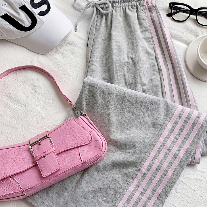 Bequeme Damen Weitbein-Hose mit sportlichen Seitenstreifen, perfekt für Athleisure und Freizeit.