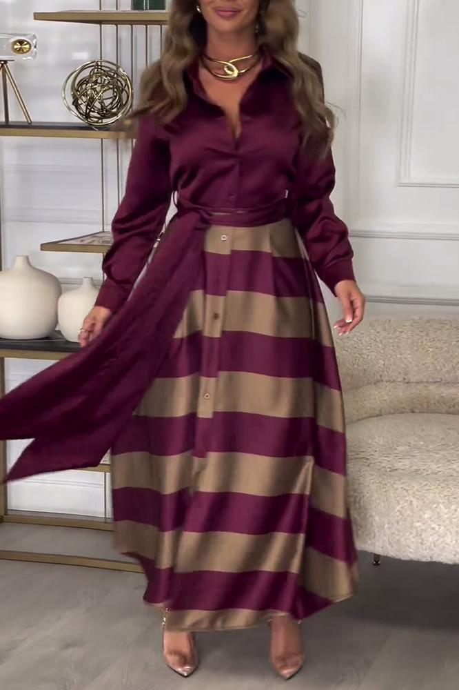 Stilvolles schwarz-rotes gestreiftes Damen Maxikleid, schmeichelhaft und modern. Ideales Sommer- und Frühlings-Outfit.