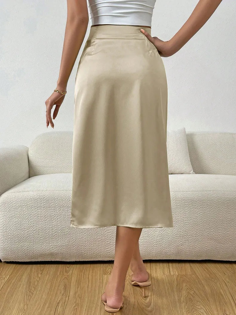 Vielseitiger Damen Midirock, A-Linie mit Frontschlitz, ideal für elegante Freizeit-Looks.