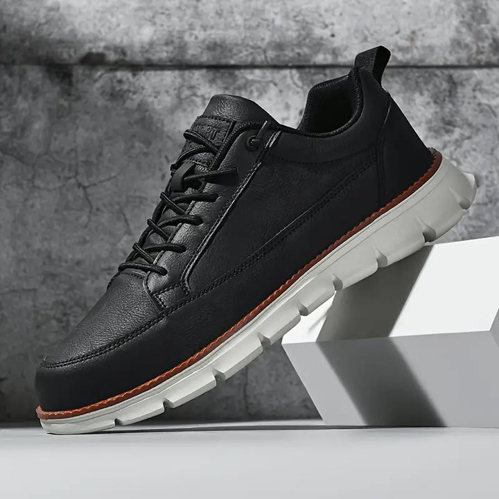 Orthopädische Sohle des Herren Sneakers für optimalen Komfort, Dämpfung und Unterstützung.
