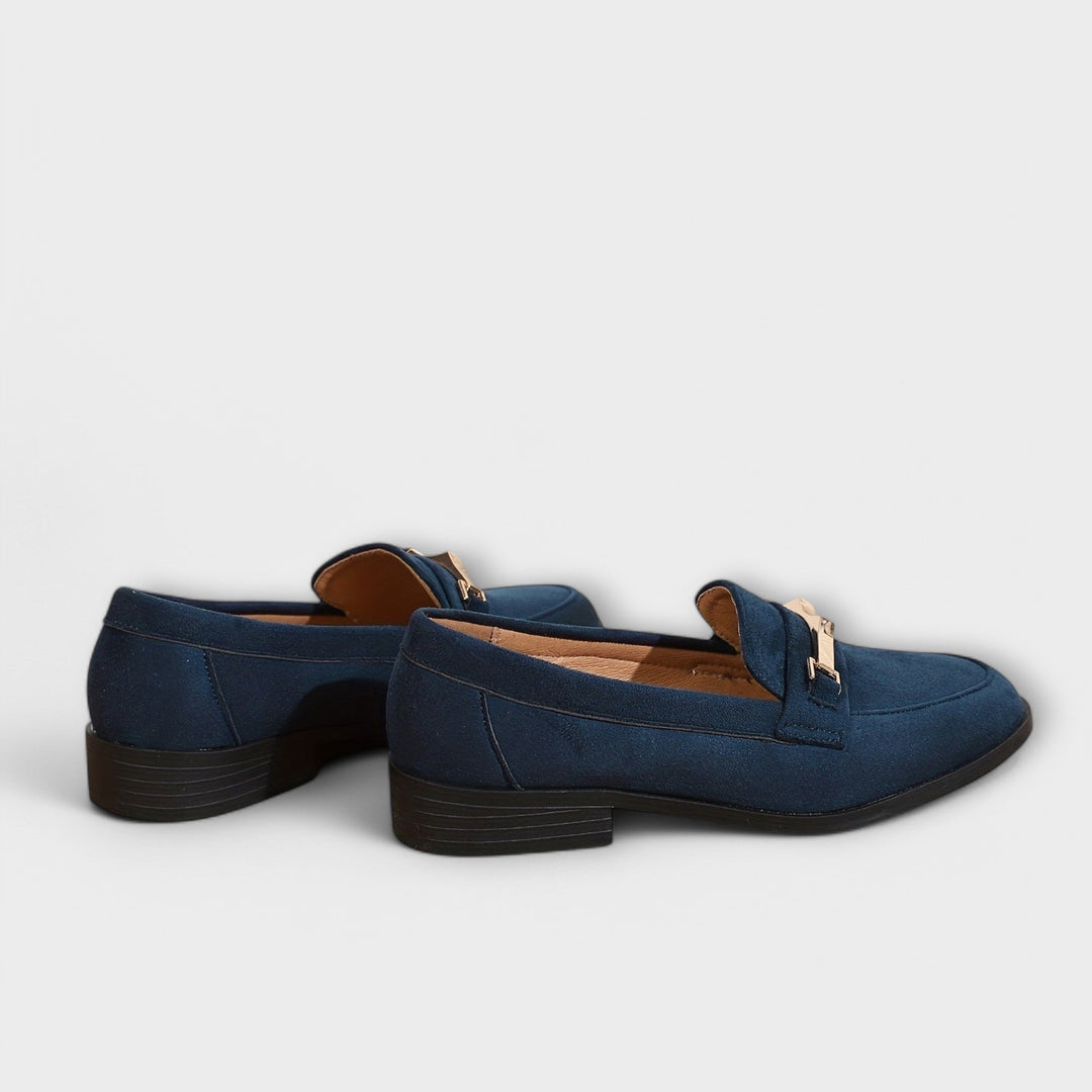 Moderne Damen Loafer in Blau, bequeme und flache Slipper. Ideal als elegante Sommerschuhe.