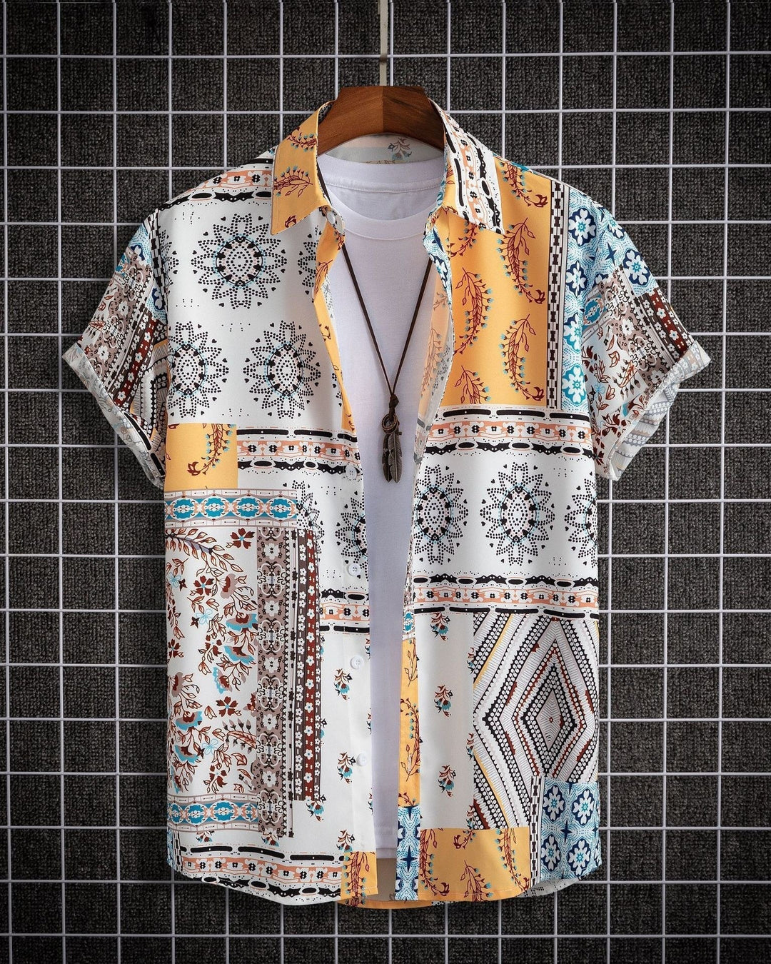 Herren Kurzarmhemd mit stylischem Blumenmuster. Leichtes Freizeithemd für den Sommer.