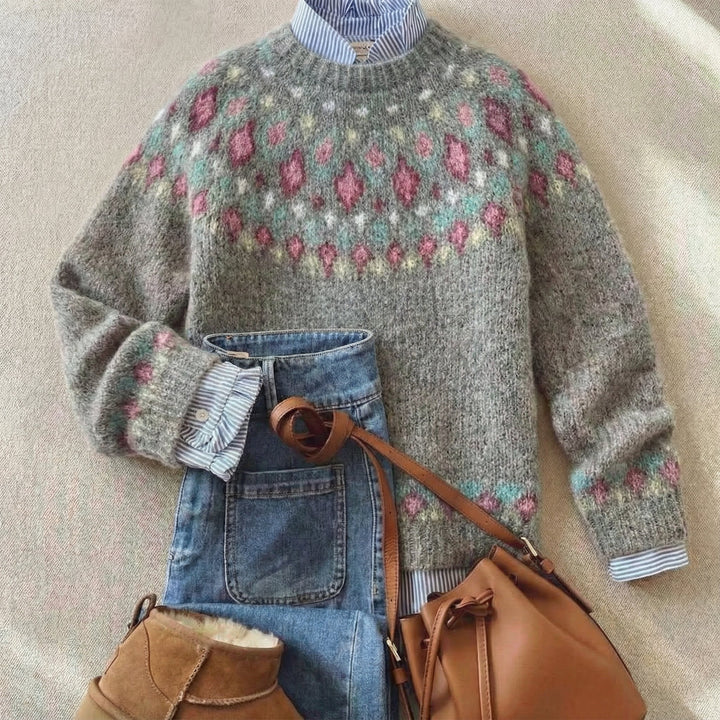 Stilvoller Damen Winterpullover mit traditionellem nordischem Design, ideal für einen gemütlichen Look.