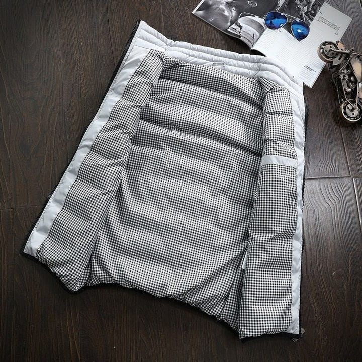 Modische Herren-Outdoorweste mit Stehkragen, wasserabweisend & warm gefüttert, ideal für Übergangszeit.