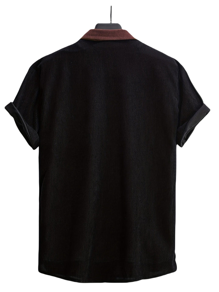 Lässiges zweifarbiges Herren Kurzarmhemd im Split-Panel-Stil, bequeme Passform für Sommer & Frühling.