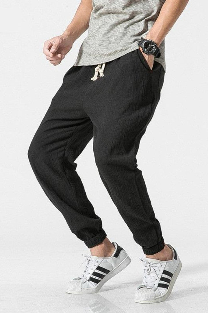 Vielseitige Herren Baggy Jogginghose in Harem-Form, super komfortabel für Sport, Freizeit und urbanen Streetwear-Stil.