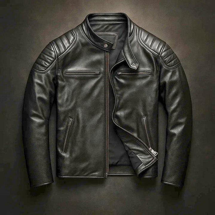 Rückenansicht der braunen Herren Lederjacke, schlichtes & maskulines Design für jeden Anlass.