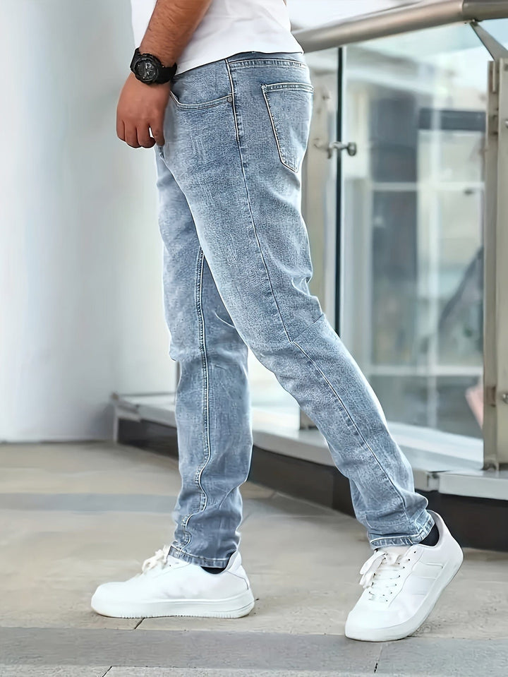 Blaue und schwarze Herren Stretch-Jeans, flexible Alltagshosen für Komfort und modischen Stil.