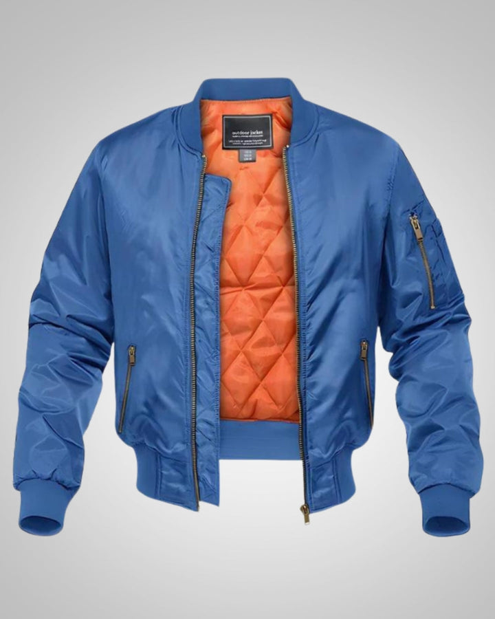 Sportliche, urbane Herren Winter Bomberjacke in Schwarz. Gefüttert, mit Reissverschluss für Komfort.