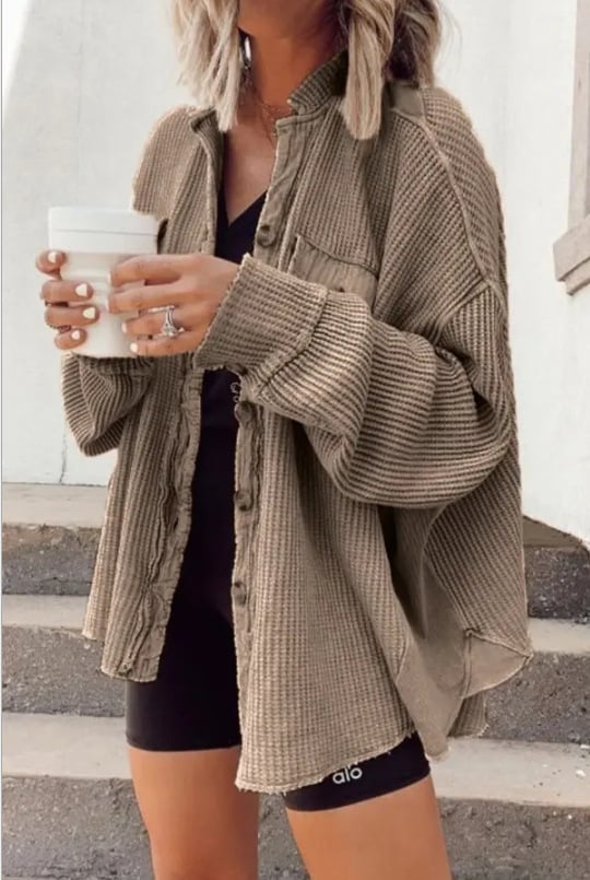 Warme Damen Hemdenjacke, perfekt für Casual und elegante Anlässe.