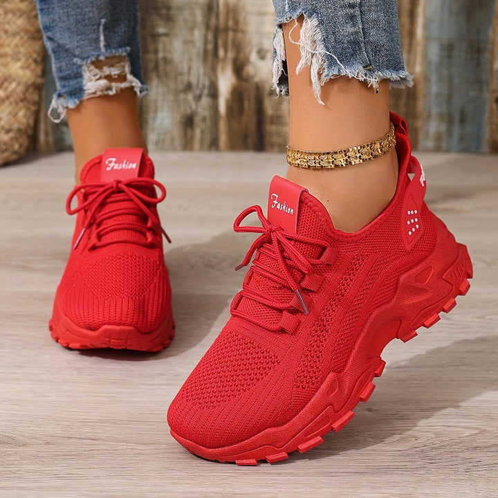 Stylische weiße Damen Sneaker für einen frischen Streetstyle-Look, sehr bequem.