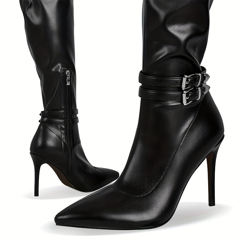 Glänzende schwarze Damen Overknee Stiefel mit hohem Absatz, ideal für schicke Herbst Winter Mode.