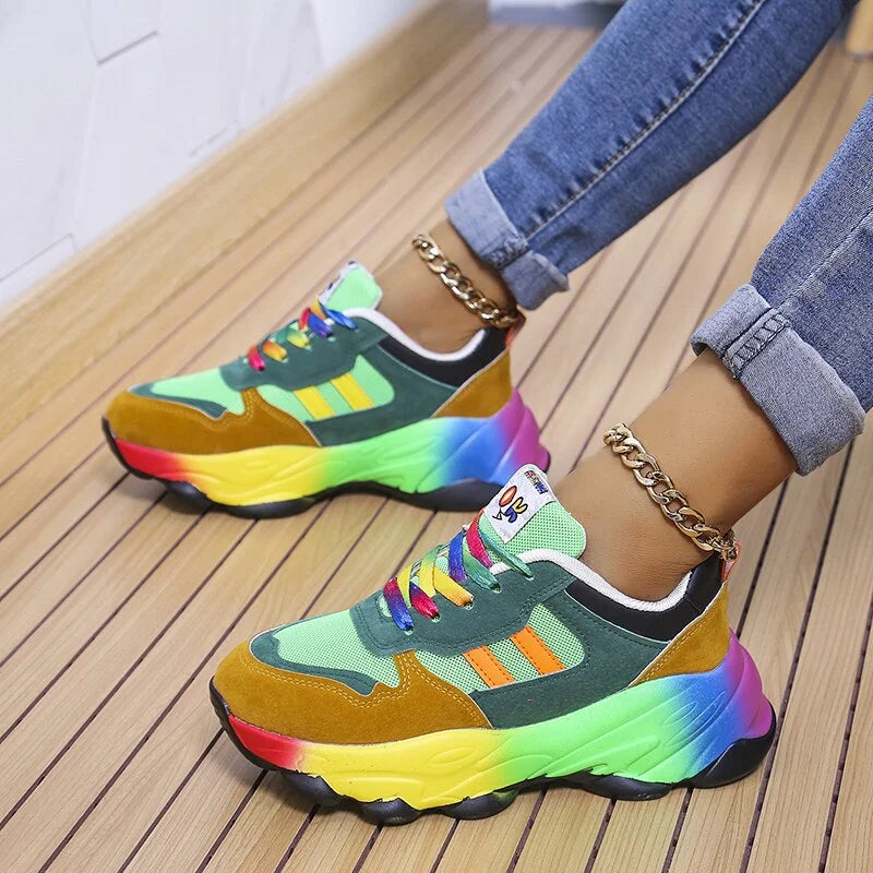 Stylische Damen Sneaker Zoë mit orthopädischer Dämpfung für bequemen Alltag & lange Spaziergänge.