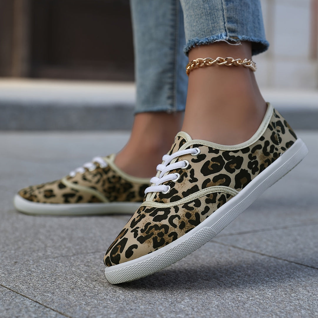 Eleganter Damen Freizeitschuh: Klassischer Low-Top Sneaker, perfekt für moderne Stadt-Looks.