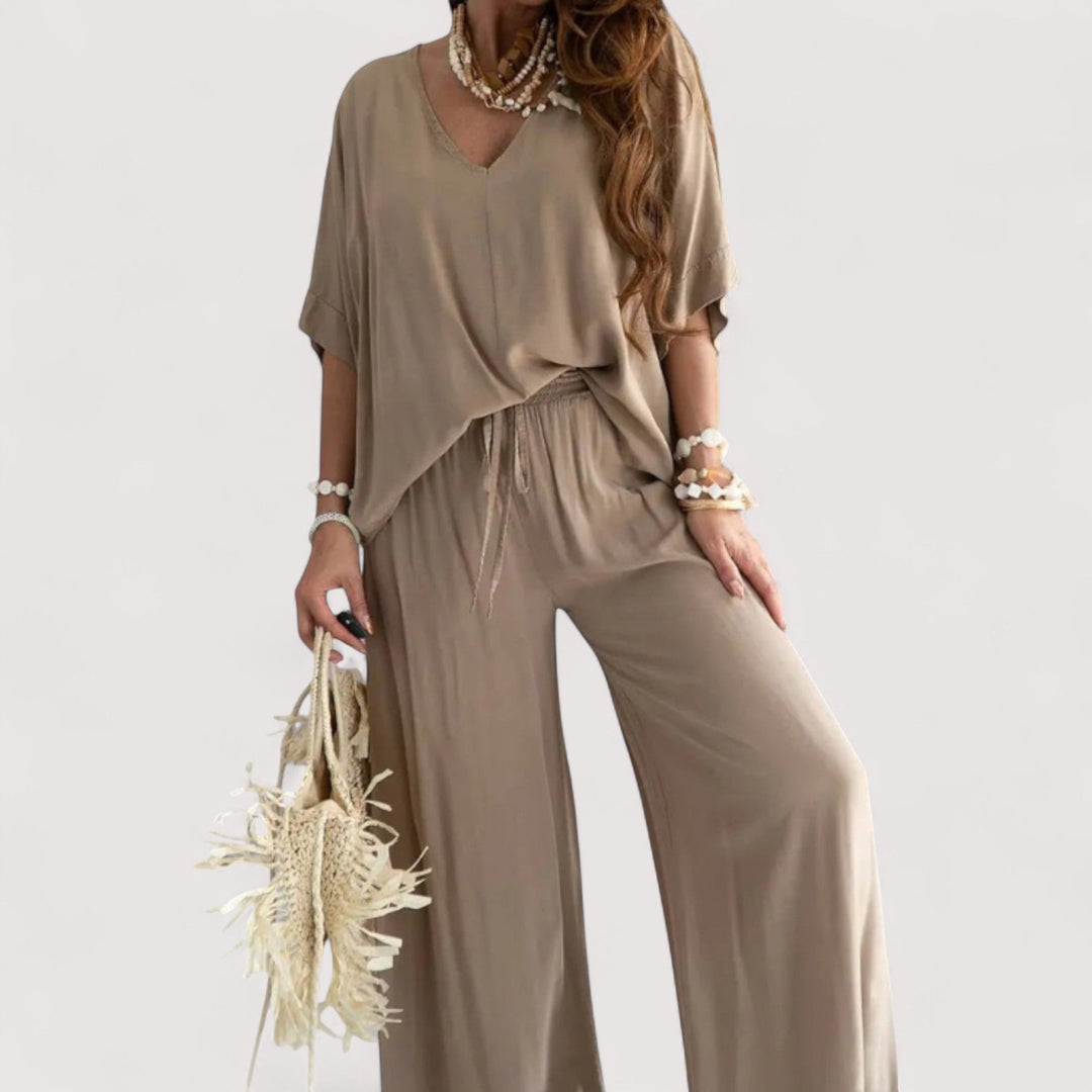 Damen Zweiteiler Set mit eleganter Hose und passendem lässigen Oberteil. Komfortables Polyester Freizeit Outfit.