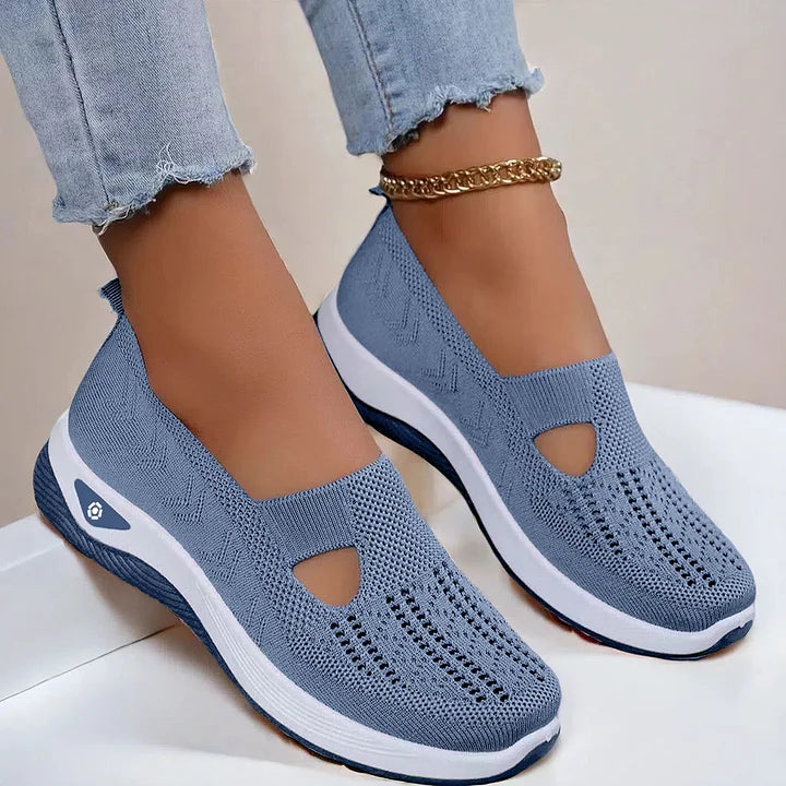 Leichtgewichtige Damen Slip-On Sneaker mit flexibler Sohle. Ideal für Spaziergänge und Alltag.