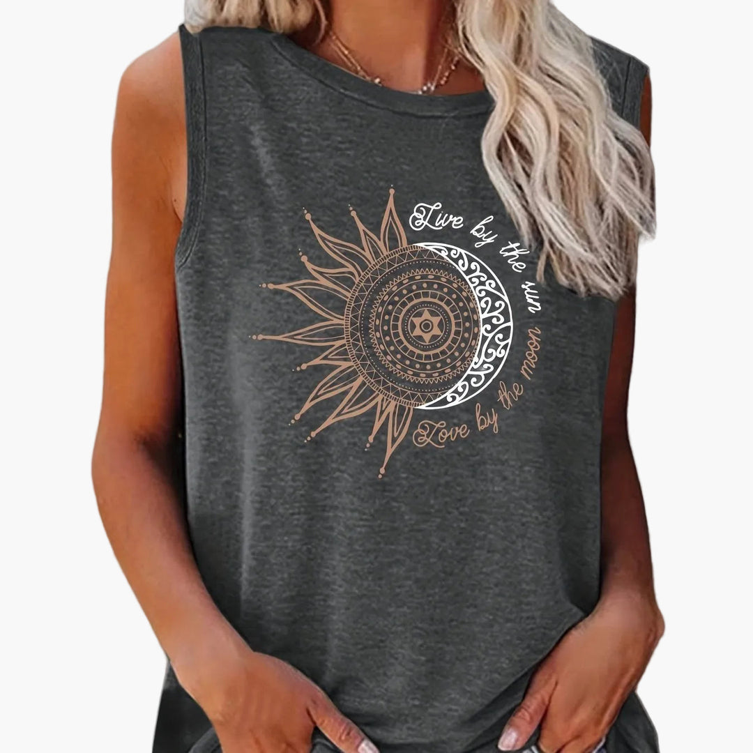 Stylisches Damen Tanktop mit Sonne-Mond Mandala, Boho Flair, ideal für warme Tage.