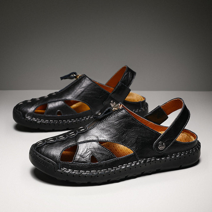 Rutschfeste Herren Sandalen mit Zehenschutz, geeignet für nasse Oberflächen.