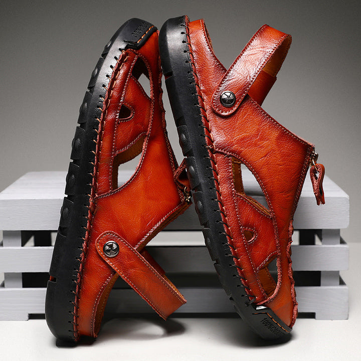 Robuste Herren Sandalen mit geschlossener Zehenkappe, ideal für Wandern und Strand.