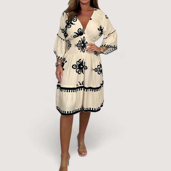 Vielseitiges Damen Freizeitkleid im Boho-Stil mit Stickerei, für Alltag & Sommer. Lockere Passform.