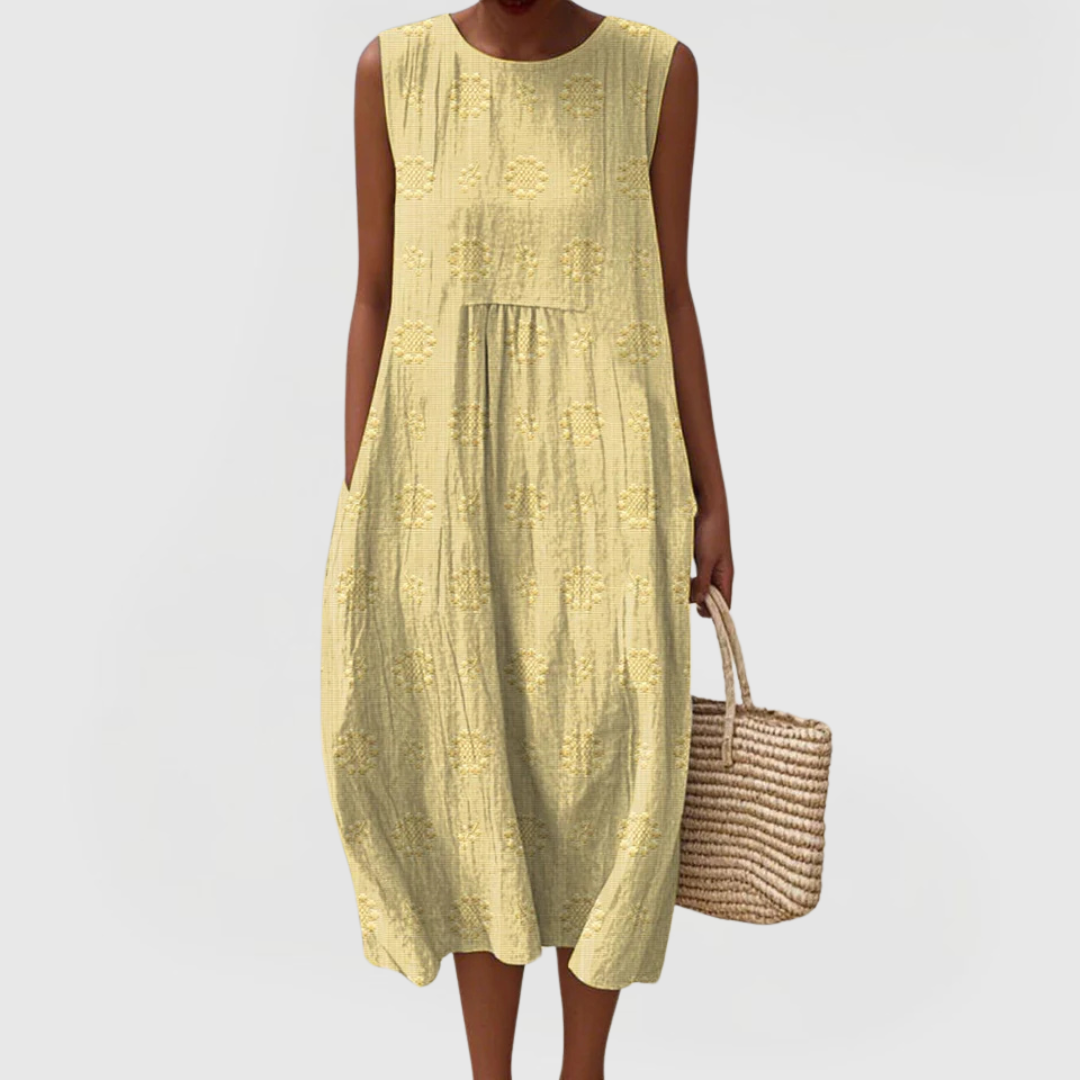 Model trägt entspanntes Damen Sommerkleid ärmellos mit Taschen, perfekt für warme Tage, Urlaub & Freizeit.