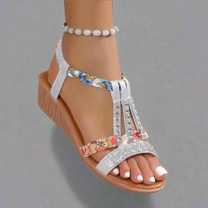 Modische Damen Boho Sandalen mit eleganten Riemen, die Komfort und Stil für den Sommer vereinen.