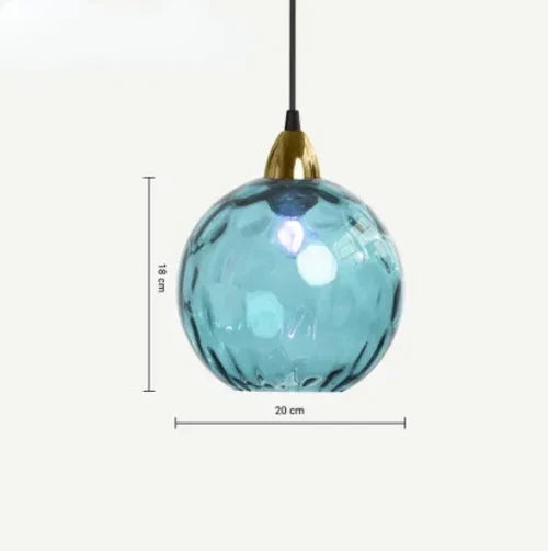 LumiSphere Hängeleuchte: Glaskugel-Pendelleuchte mit warmem Licht für eine gemütliche Atmosphäre.