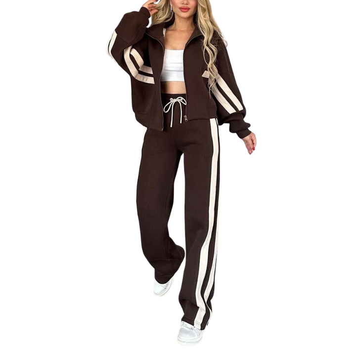 Modernes Damen Trainingsanzug Outfit mit Reißverschlussjacke und Sporthose. Perfekt für Sport & Freizeit.
