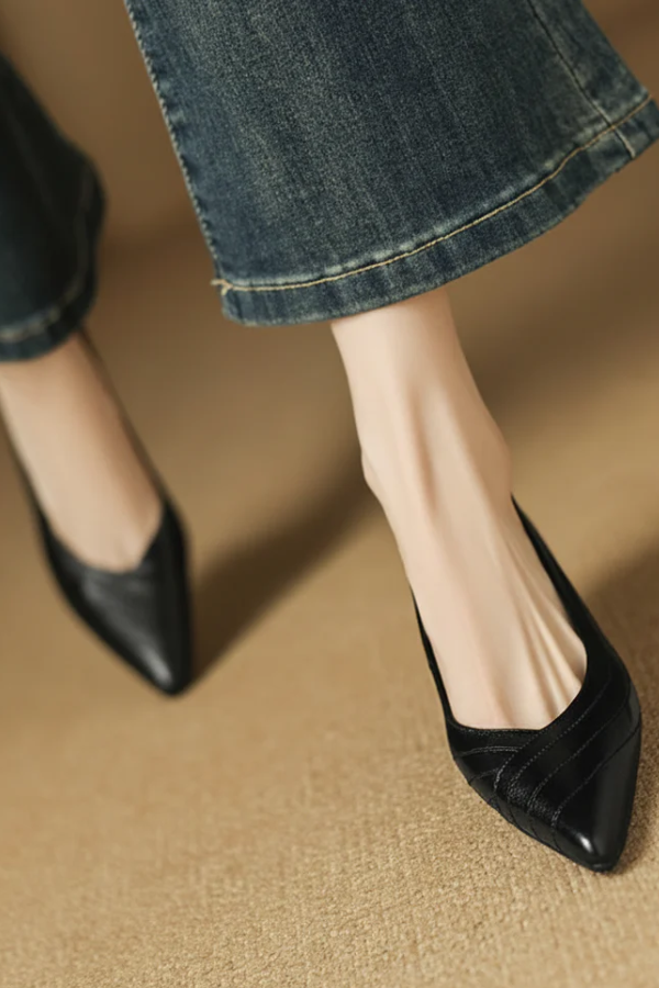 Glatte Damen Pumps mit spitzem Absatz; bequeme, elegante Slip-On Schuhe für Business & Abend.