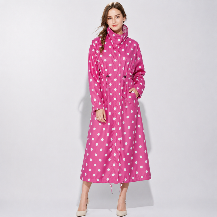 Robuster Damen Regenmantel Rainora, wasserabweisend. Perfekt als Übergangsjacke für Herbst & Frühling.