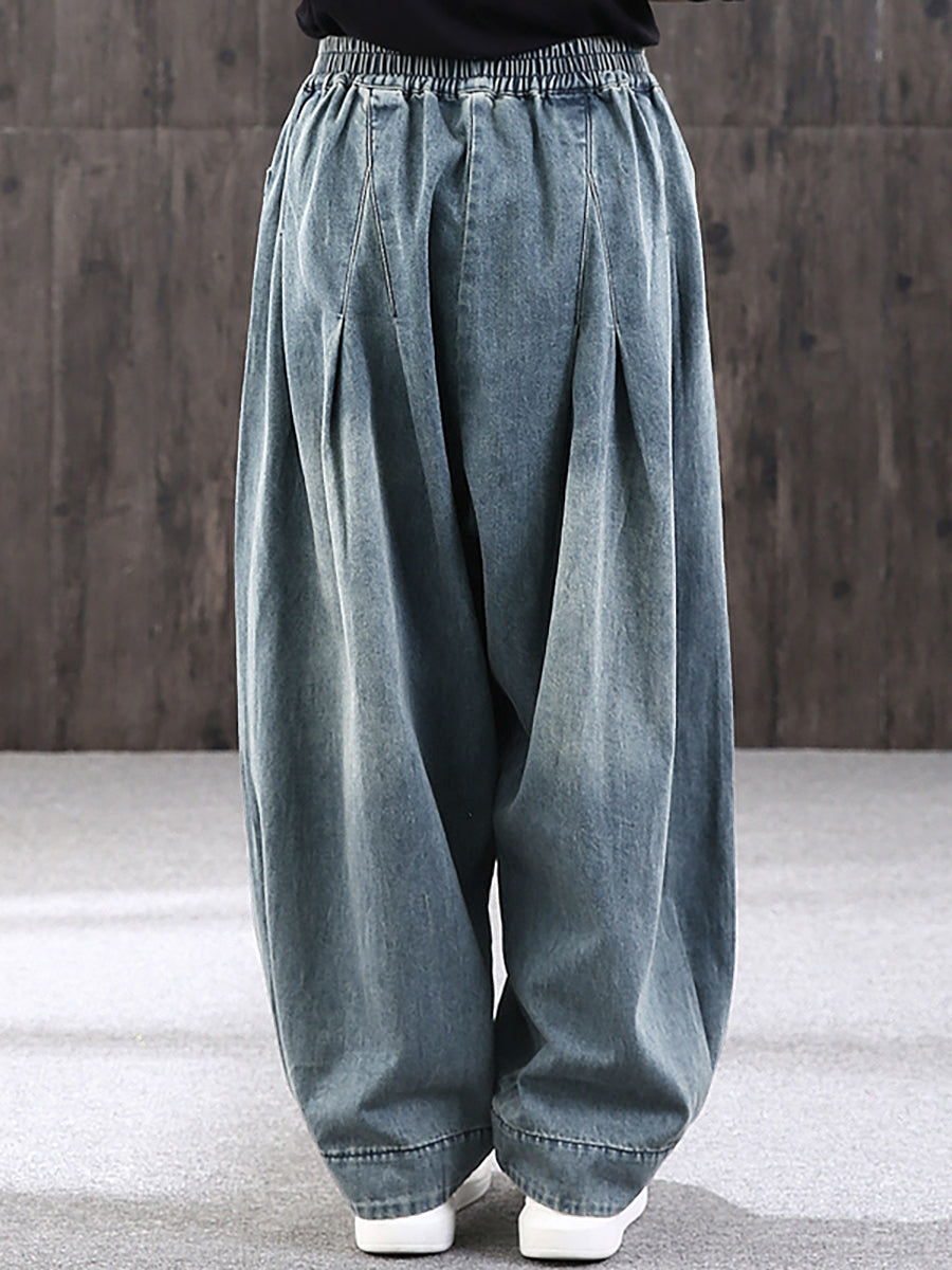 Stylische blaue Damen Baggy Jeans Hose, kombiniert für einen modernen Casual Streetwear Look, sehr komfortabel.