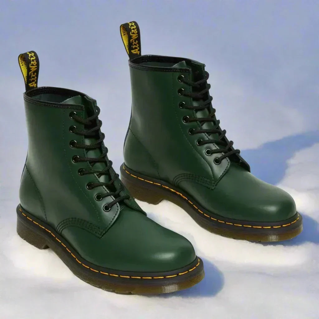 Ein Paar bequeme Damen Schnürstiefel für Alltag & Freizeit. Rutschfest, stoßdämpfend und gepolstert.