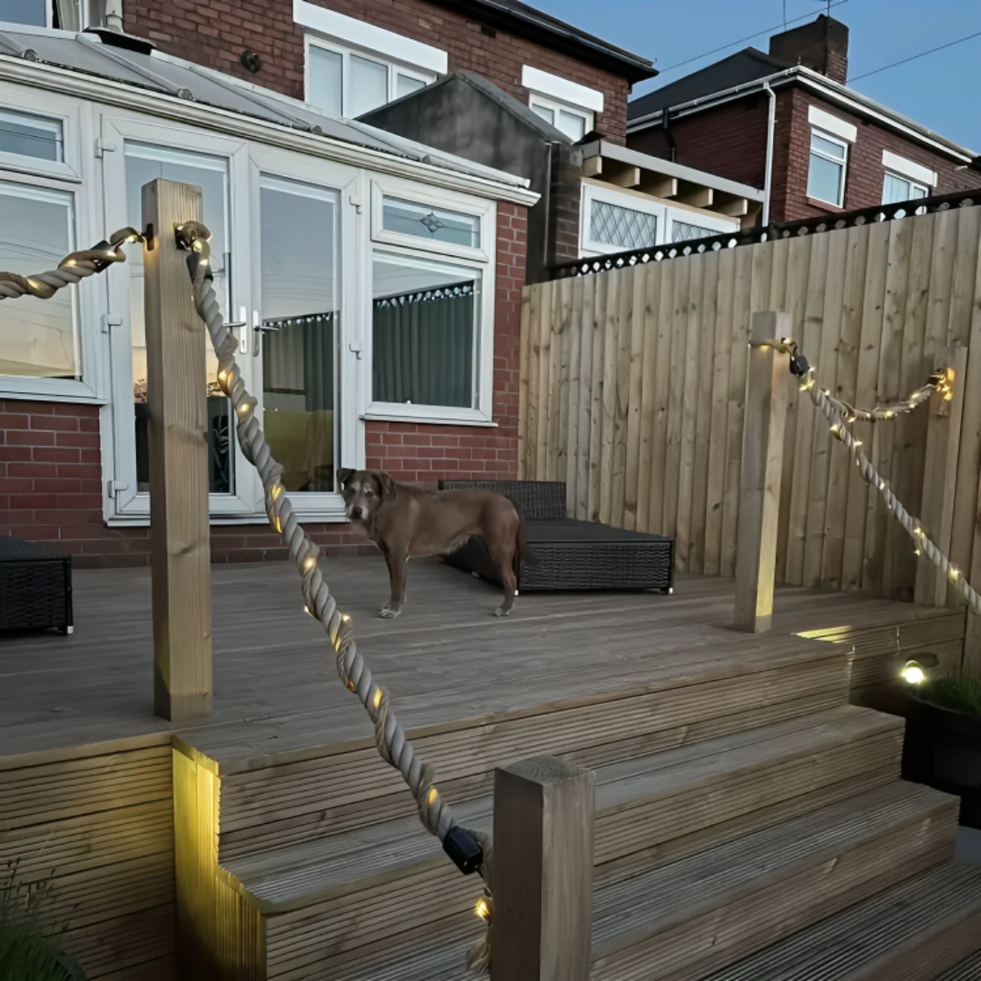 Rustikale Solarlichterkette mit Seildesign, solarbetrieben, schafft gemütliche Garten- & Terrassenatmosphäre.