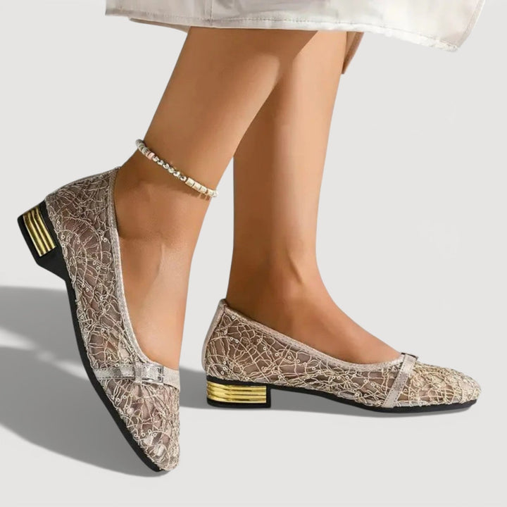 Zeitlose Damen Pumps mit niedrigem Absatz. Eleganter Begleiter für Büro & spezielle Anlässe.